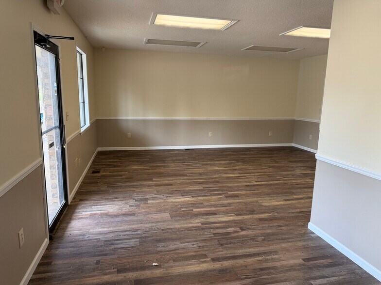 More Photos Of 511 Battle St E, Talladega Storefront For Lease