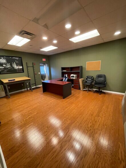 More Photos Of 27 Gary St, Carnegie Light Distribution For Lease