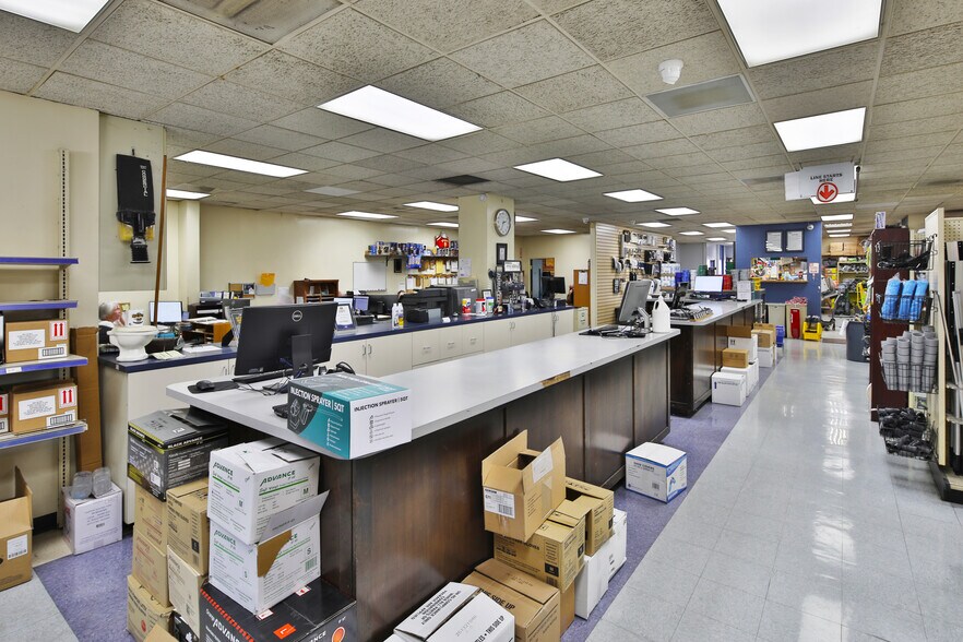 More Photos Of 6856 Van Nuys Blvd, Van Nuys Freestanding For Sale