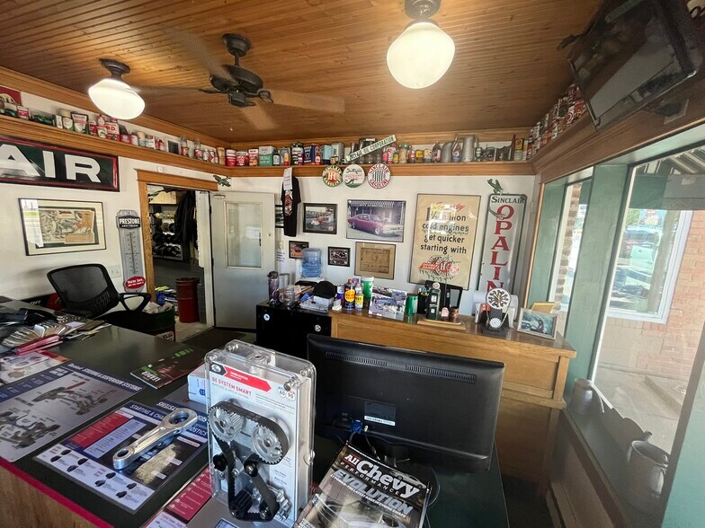 More Photos Of 3000 S Broadway, Englewood Auto Repair For Sale