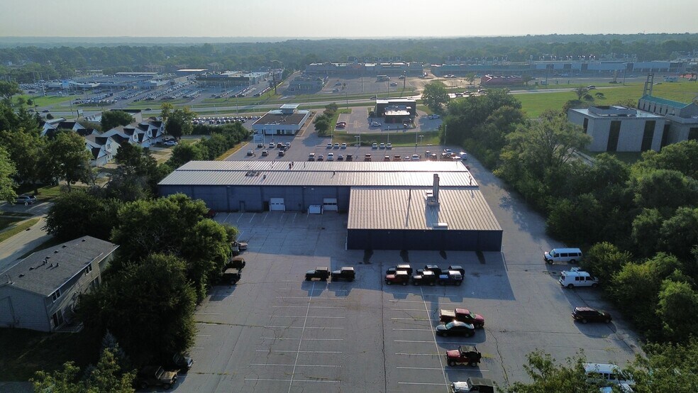 More Photos Of 4410 Merle Hay Rd, Des Moines Auto Dealership For Lease
