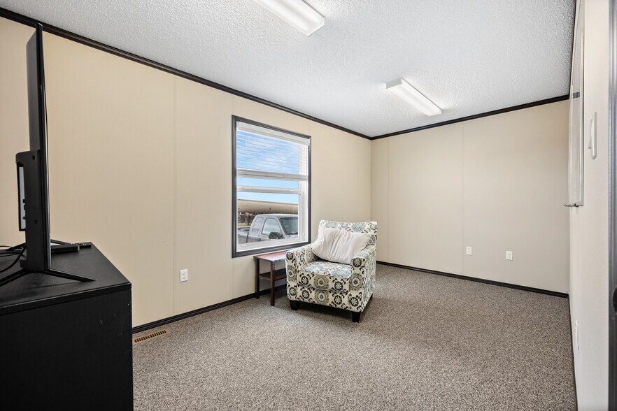 More Photos Of 3807 9th St, Lloydminster Warehouse For Sale