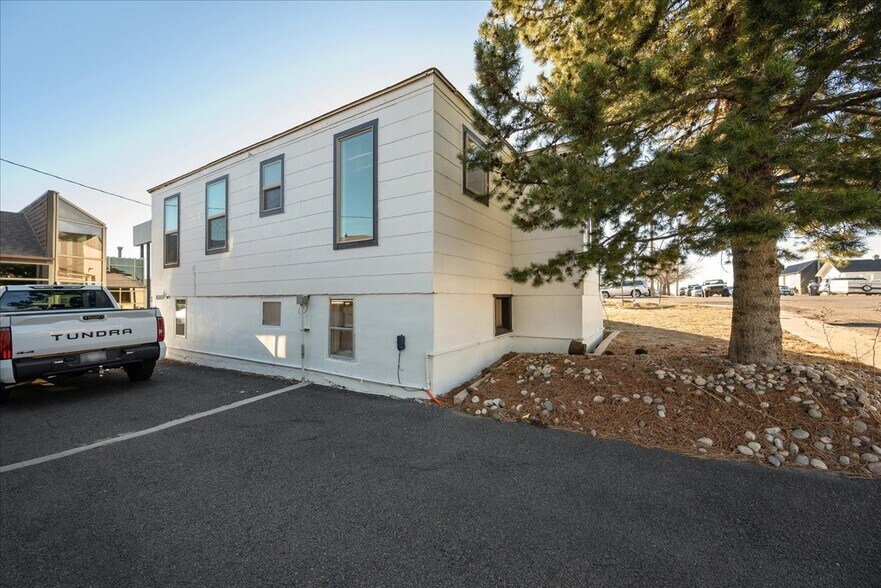 More Photos Of 1501 Carbon Ave, Cheyenne Office For Lease