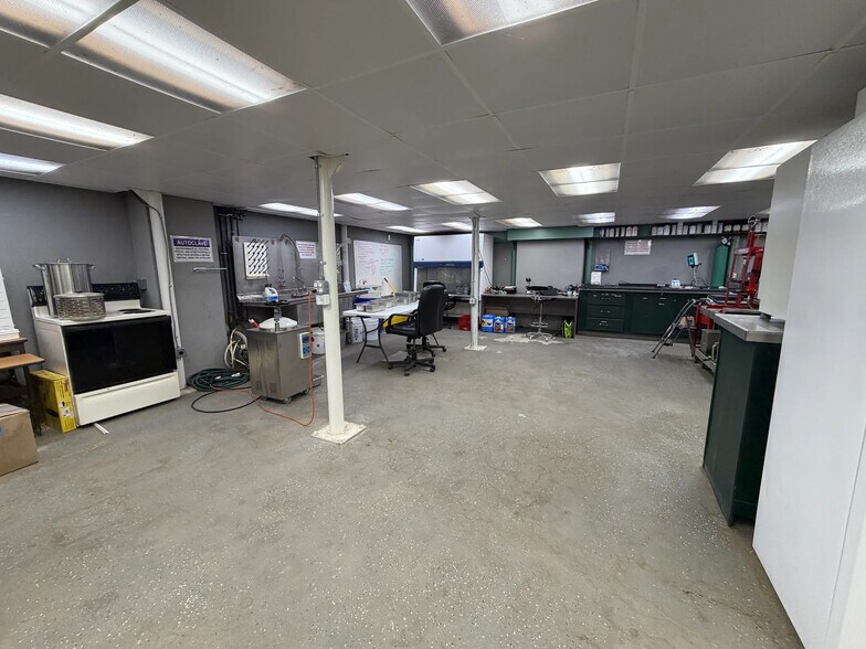 More Photos Of 27013 E Lillian St, Hebron Warehouse For Sale