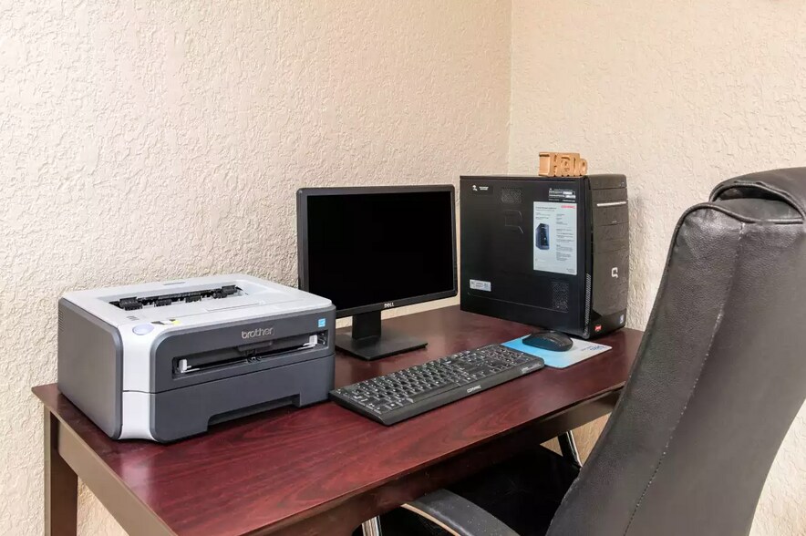 More Photos Of 406 E 22nd St, Huntingburg Hotel For Sale