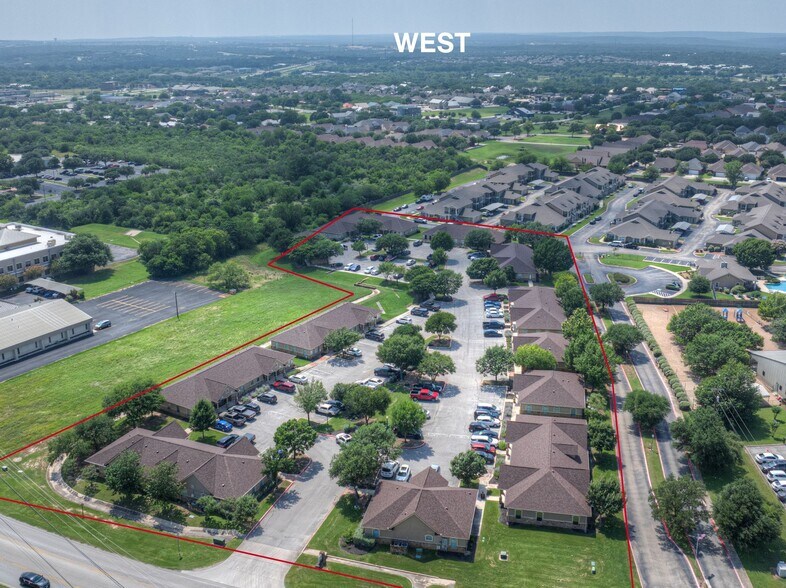 More Photos Of 1619 E Common St, New Braunfels Office For Lease