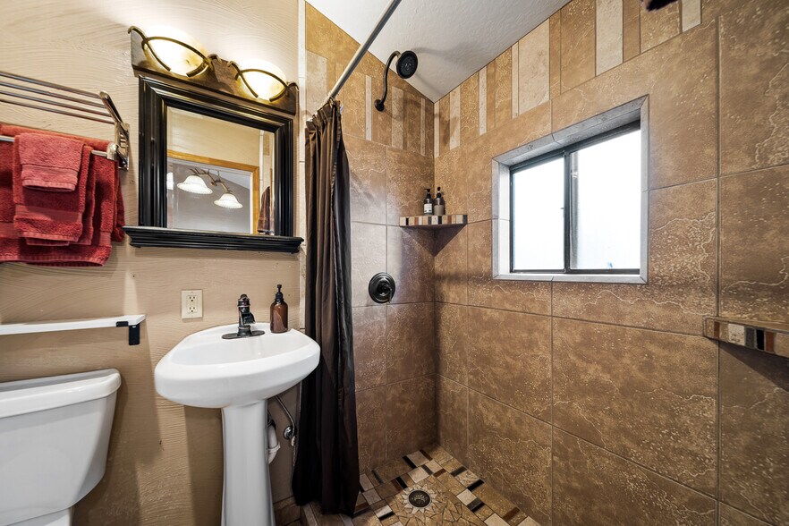 More Photos Of 2089 E White Mountain Blvd, Pinetop Hotel For Sale