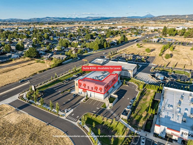 More Photos Of 4801 Biddle Rd, Central Point Office For Lease