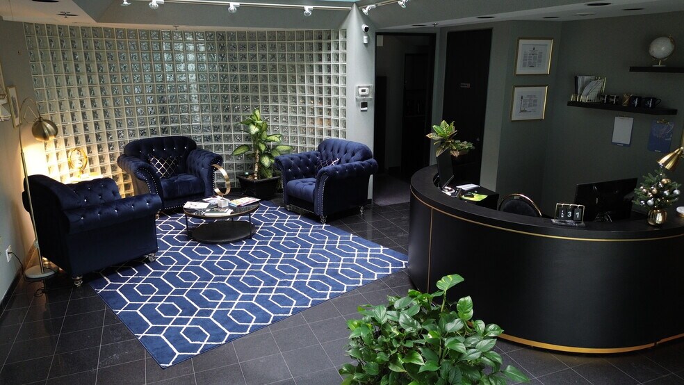 More Photos Of 70 E Beaver Creek Rd, Richmond Hill Flex For Sale