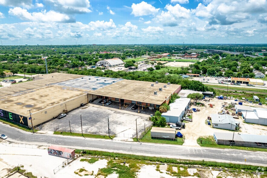 More Photos Of 30 Essex St, San Antonio Warehouse For Lease
