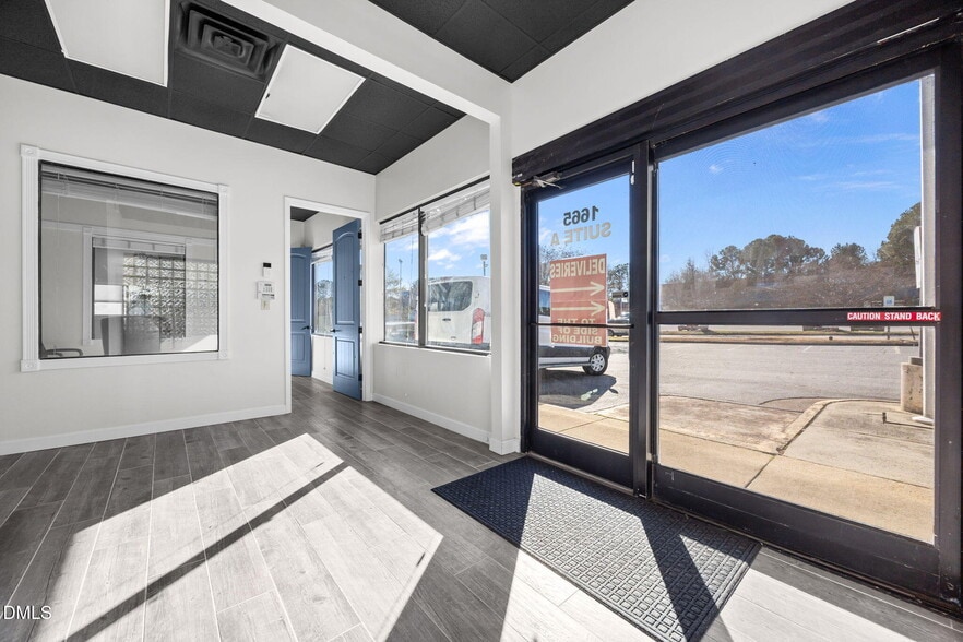 More Photos Of 1665 N Market Dr, Raleigh Light Manufacturing For Lease