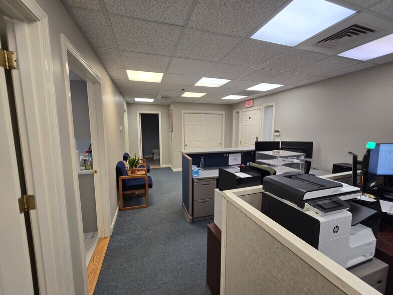 More Photos Of 50 Nashua Rd, Londonderry Office For Sale
