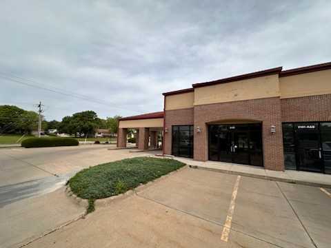 More Photos Of 2101-2114 E Crawford St, Salina Freestanding For Lease