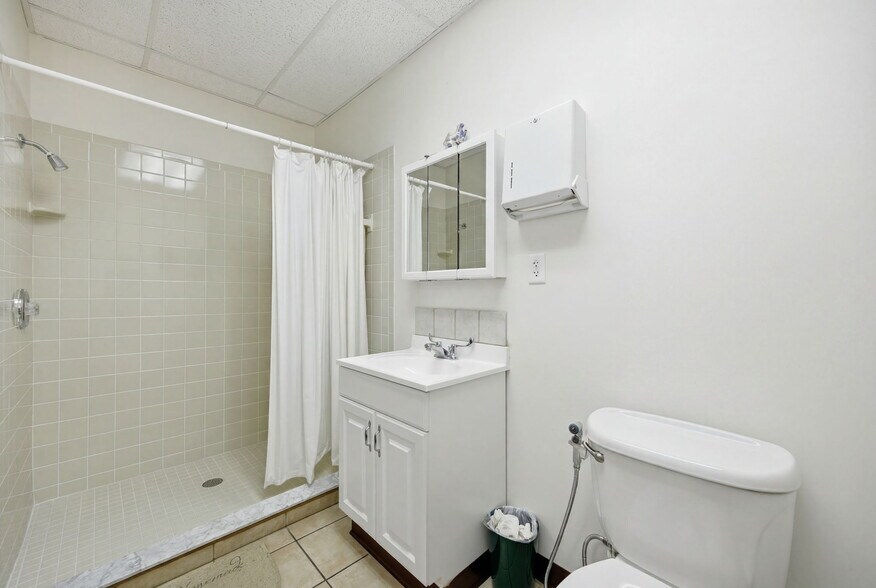 More Photos Of 1811 Bayshore Gardens Pky, Bradenton Medical For Sale