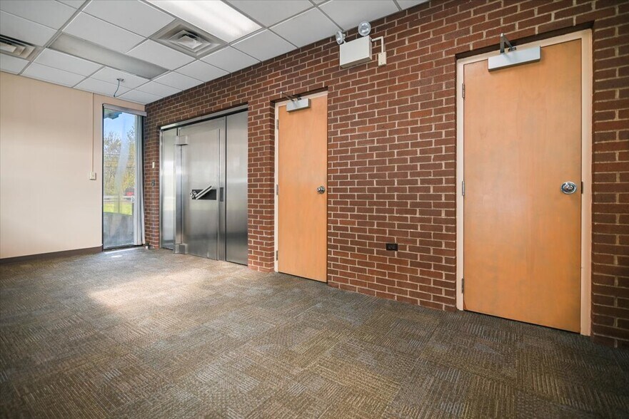More Photos Of 209 Skyline Dr, East Stroudsburg Freestanding For Lease