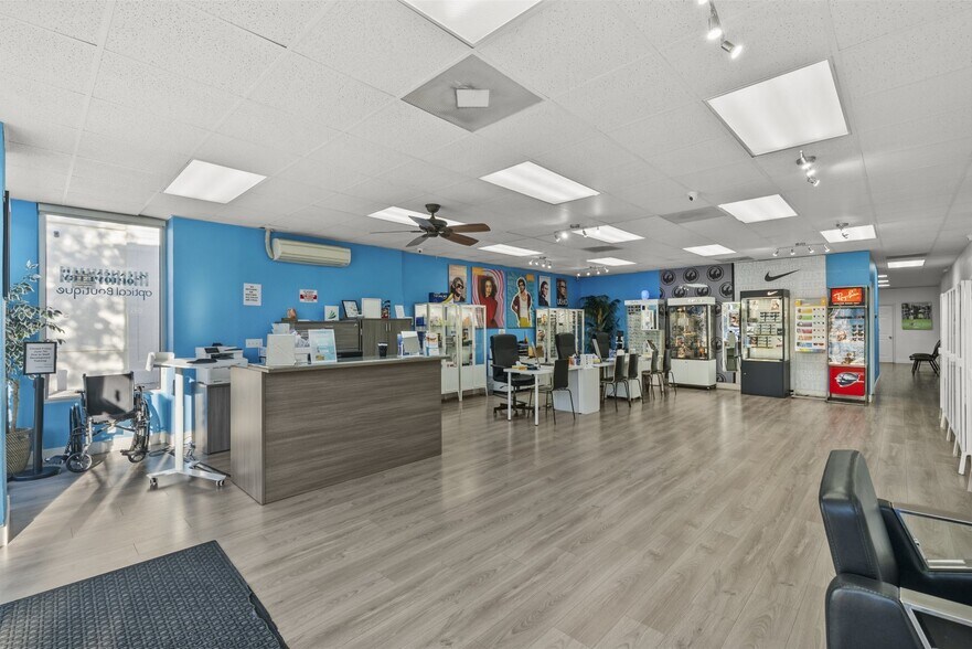 More Photos Of 516 W Lancaster Blvd, Lancaster Freestanding For Lease