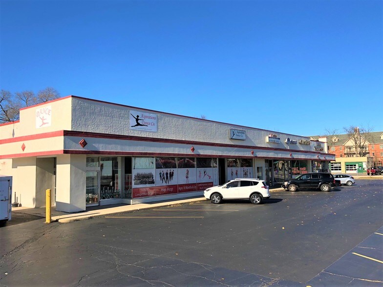 More Photos Of 338-350 S Main St, Lombard Storefront Retail Office For Lease