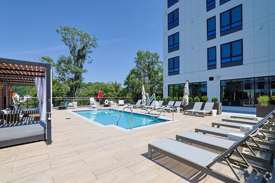 More Photos Of 39 Railroad Ave, Haverhill Apartments For Lease