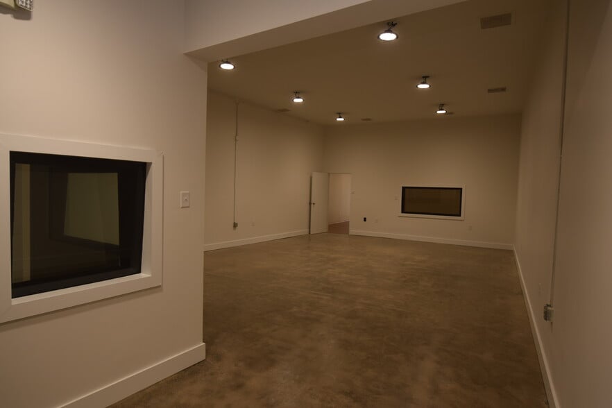 More Photos Of 6128 Brookshire Blvd, Charlotte Light Distribution For Lease