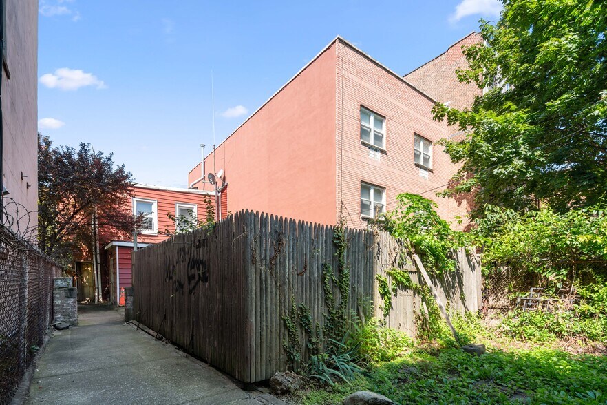 More Photos Of 319 Prospect Pl, Brooklyn Storefront Retail Residential For Sale