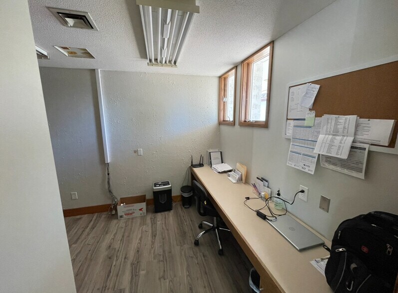 More Photos Of 116 W 19th St, Falls City Showroom For Sale