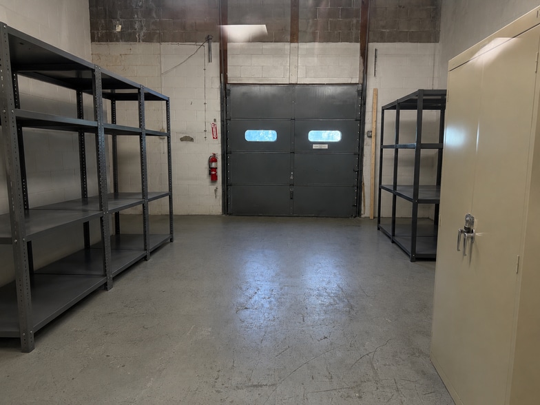 More Photos Of 128 New Boston St, Woburn Warehouse For Lease