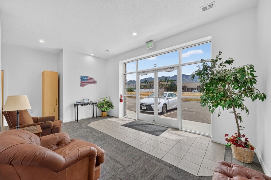 More Photos Of 79 W 3100 N, Hyde Park Flex For Sale