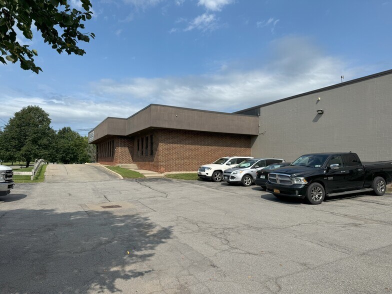 More Photos Of 80 Lawrence Bell Dr, Williamsville Research And Development For Lease
