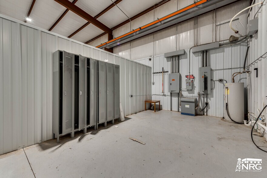 More Photos Of 1101 S County Road 1302, Midland Warehouse For Lease