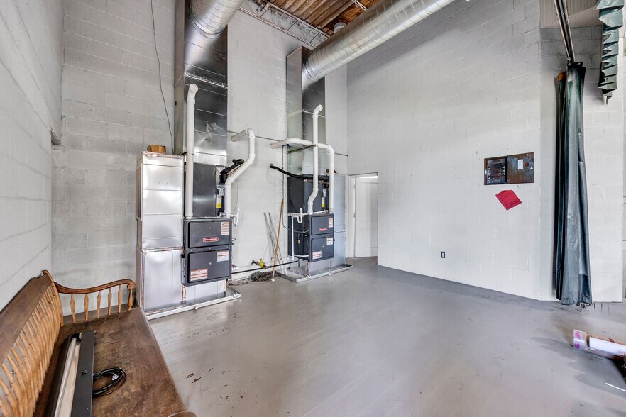 More Photos Of 217 E Aiken Rd, Eden Showroom For Lease