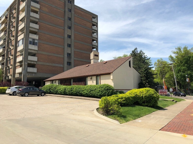 More Photos Of 10 S Portage Path, Akron Medical For Lease