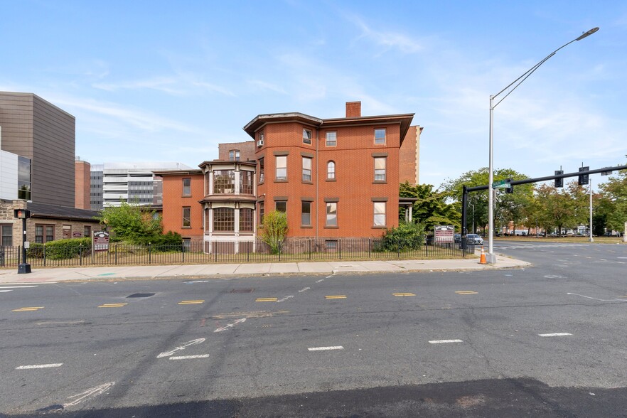 More Photos Of 1 Main St, Hartford Office Residential For Sale