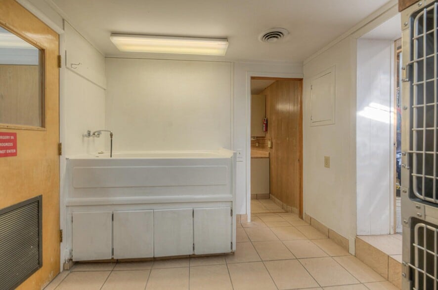 More Photos Of 22540 Us Highway 160, Walsenburg Veterinarian Kennel For Sale