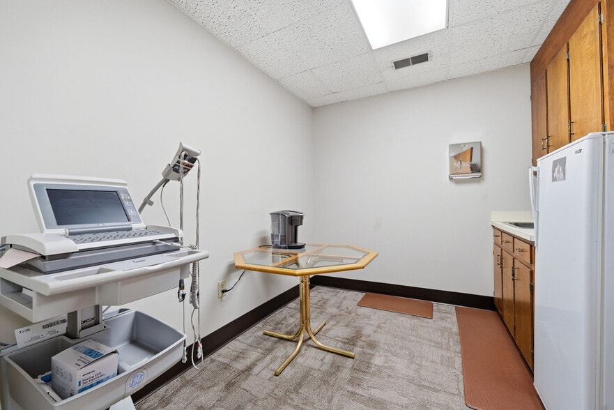 More Photos Of 319 Mocksville Ave, Salisbury Healthcare For Sale