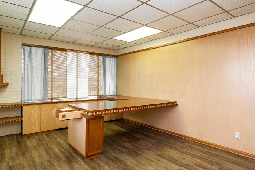 More Photos Of 5 Briercroft Office Park, Lubbock Office For Sale