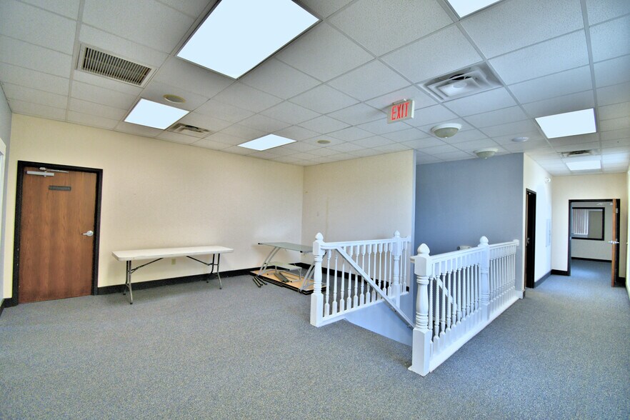 More Photos Of 43344 Highway 27, Davenport Coworking Space