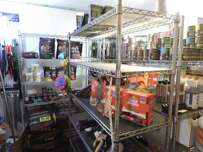 More Photos Of 535 College Dr, Middleburg General Retail For Sale