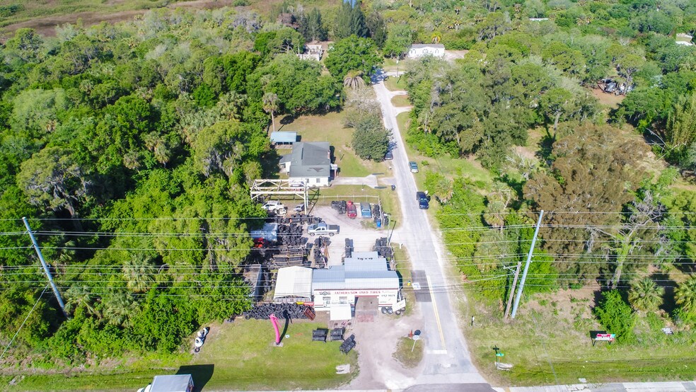 More Photos Of 6115 Adams St, Gibsonton Auto Repair For Sale