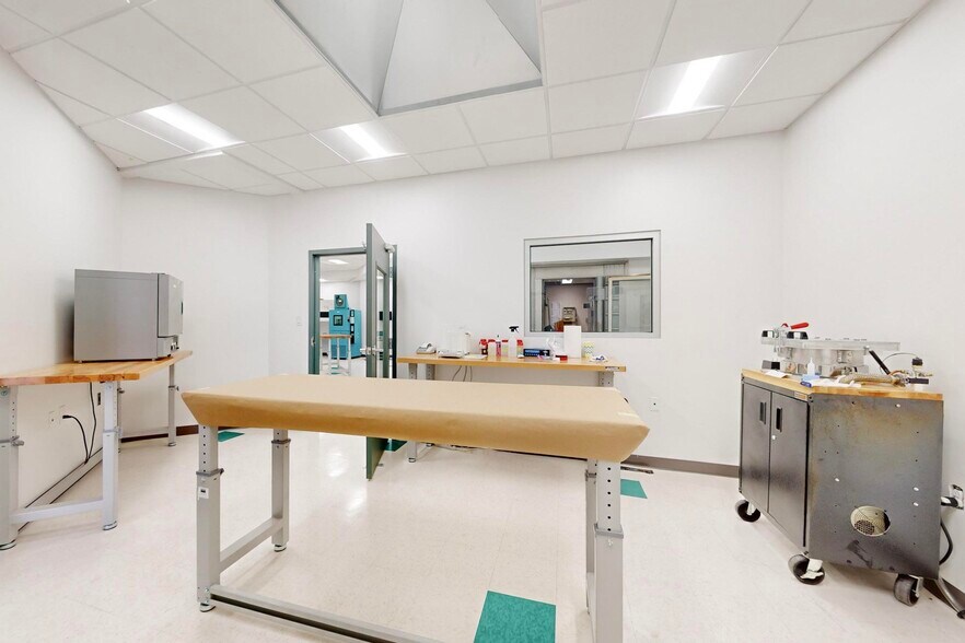 More Photos Of 6410 Gibson Blvd SE, Albuquerque Bank For Sale