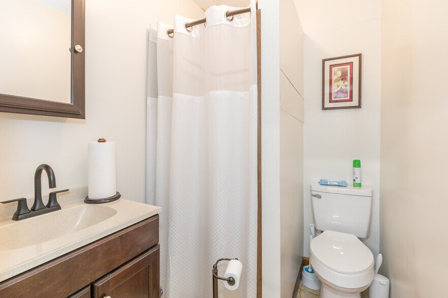 More Photos Of 302 Virginia Ave, Bluefield Specialty For Sale