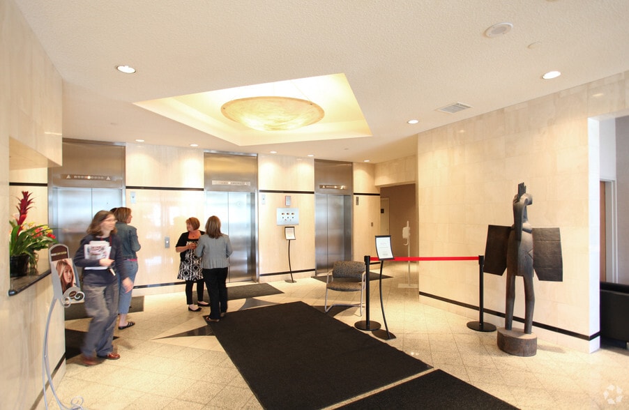 More Photos Of 7201 Metro Blvd, Edina Office For Lease