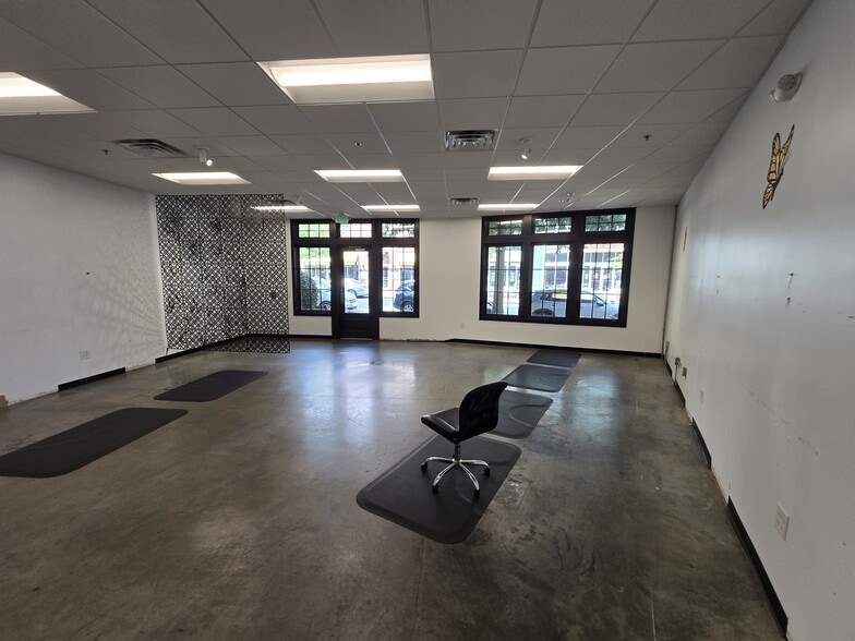 More Photos Of 141-151 Thomas Green Blvd, Clemson Unknown For Lease