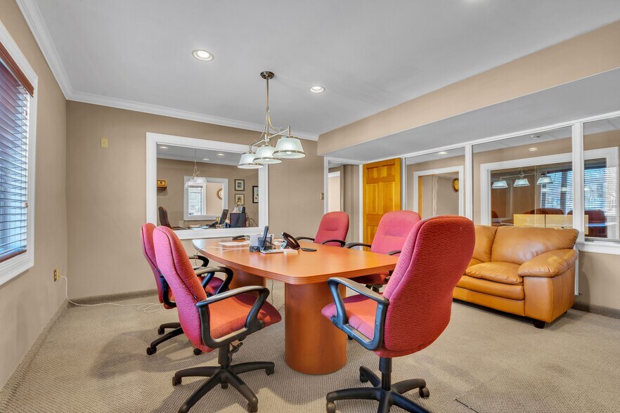 More Photos Of 519 Bristol Pike, Croydon Office Residential For Sale