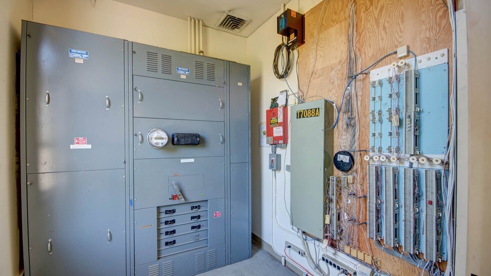 More Photos Of 915 Diablo Ave, Novato Office For Sale