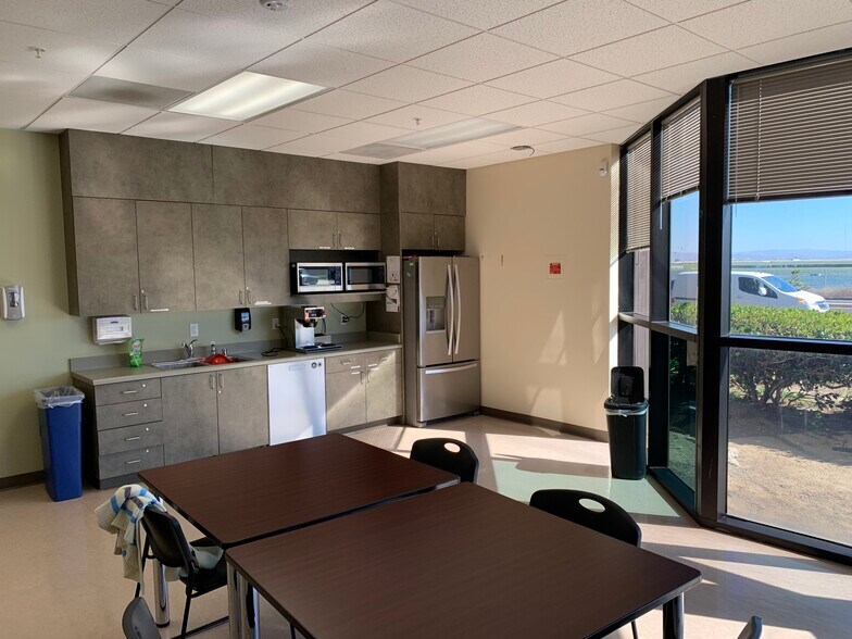 More Photos Of 1690 Universe Cir, Oxnard Medical For Lease