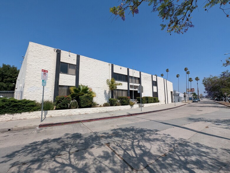 Primary Photo Of 2829 N San Fernando Rd, Los Angeles Warehouse For Lease