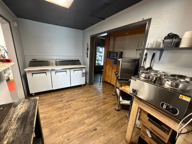 More Photos Of 1111 E Park Ave, Anaconda Restaurant For Sale