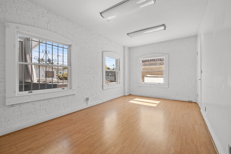 More Photos Of 2917-2921 Main St, Santa Monica Storefront Retail Office For Lease