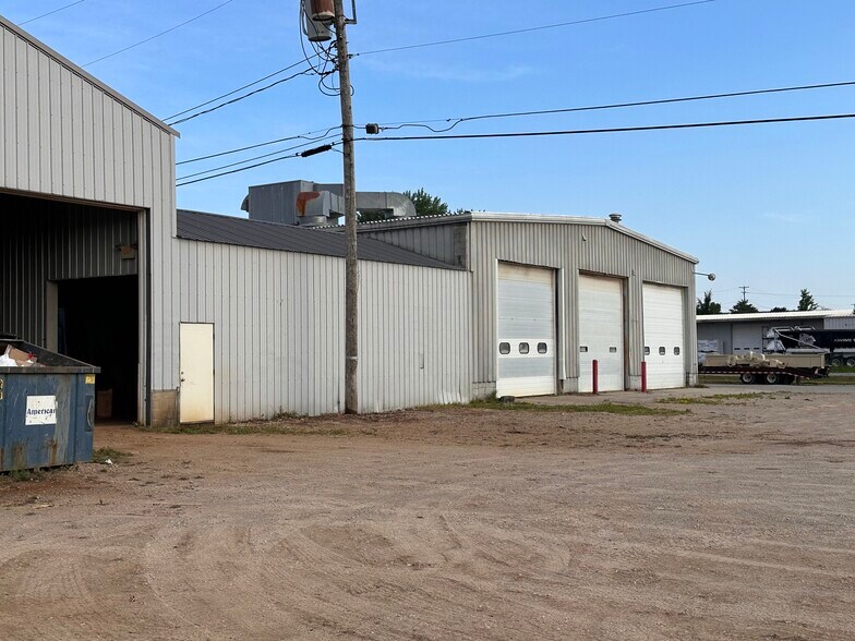 More Photos Of 3945 S Blue Star Dr, Traverse City Service For Lease