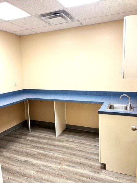 More Photos Of 705 W White Horse Rd, Voorhees Medical For Lease